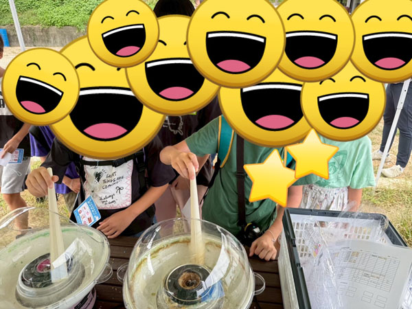 療育教室の屋外体験イベントで綿菓子作り体験を楽しむ児童達
