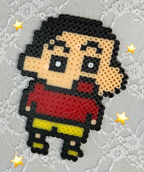 放課後等デイサービスの児童がアイロンビーズで作ったクレヨンしんちゃん