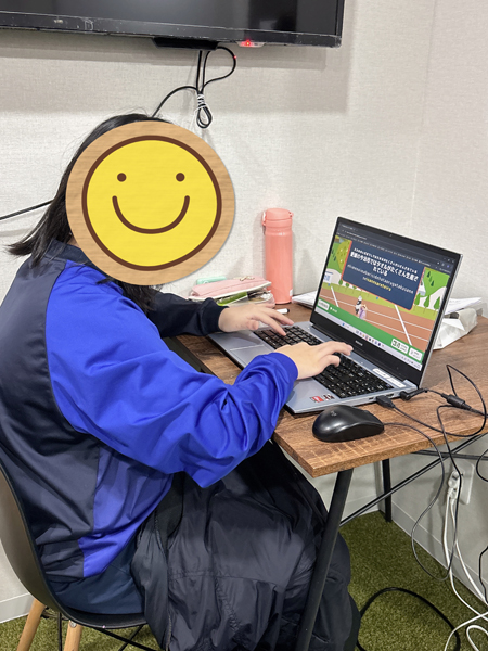 放課後等デイサービスの児童が「タイピングレース」に取り組んでいます